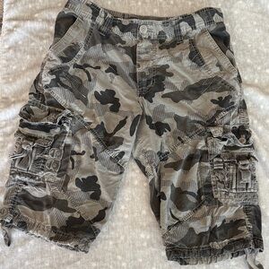 Twice Camo Shorts, size 30